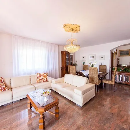 Anna 3* Carrara